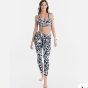 ZYIA Black and White Leopard Light n Tight Hi-Rise Legging